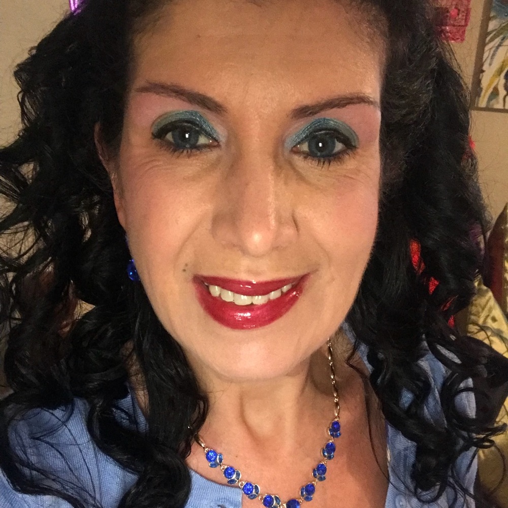 Meet your Posher, Anapaula